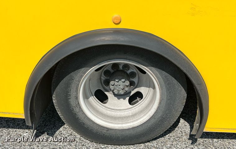 image for item LF9341 2016 Chevrolet Express G4500  shuttle bus