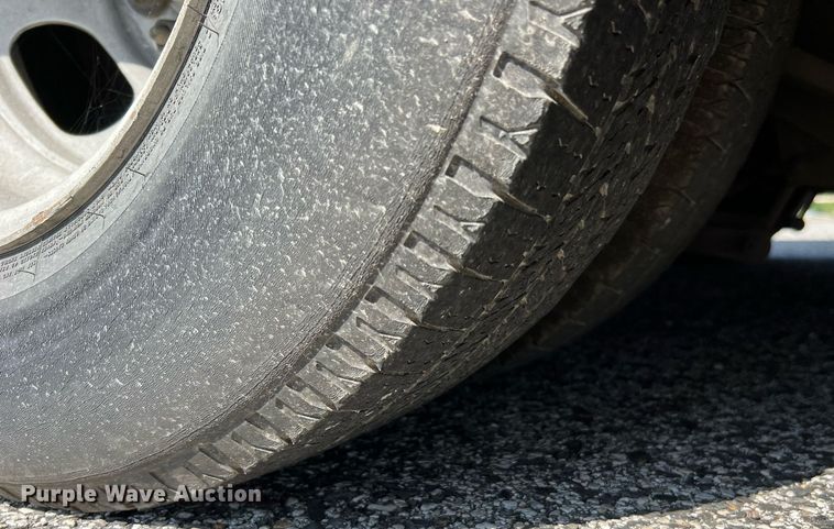 image for item LF9341 2016 Chevrolet Express G4500  shuttle bus