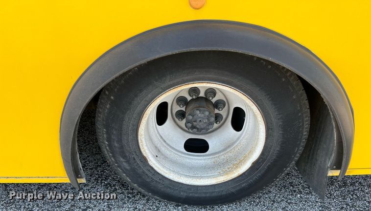 image for item LF9341 2016 Chevrolet Express G4500  shuttle bus