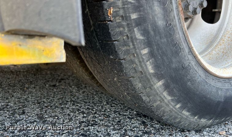 image for item LF9341 2016 Chevrolet Express G4500  shuttle bus