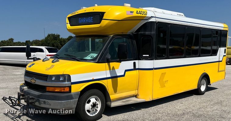 image for item LF9342 2017 Chevrolet Express G4500  shuttle bus