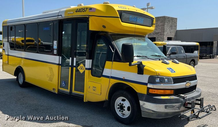 image for item LF9342 2017 Chevrolet Express G4500  shuttle bus