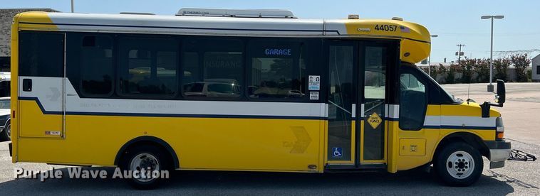 image for item LF9342 2017 Chevrolet Express G4500  shuttle bus