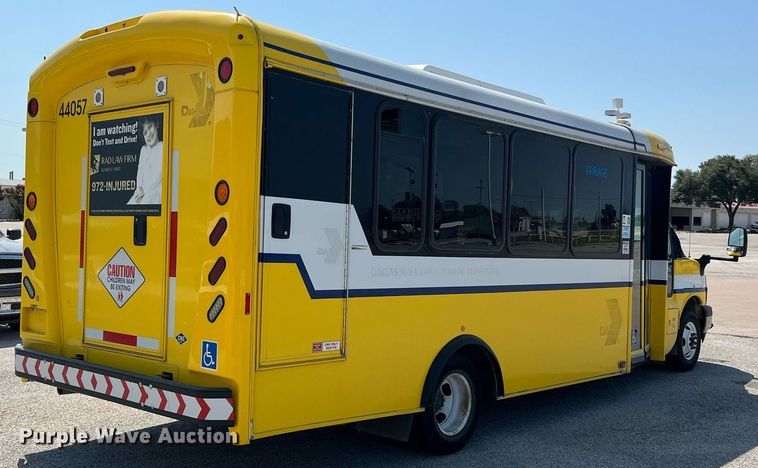 image for item LF9342 2017 Chevrolet Express G4500  shuttle bus