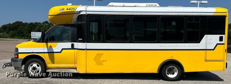 image for item LF9342 2017 Chevrolet Express G4500  shuttle bus