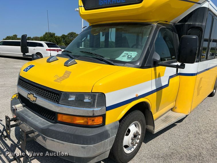 image for item LF9342 2017 Chevrolet Express G4500  shuttle bus