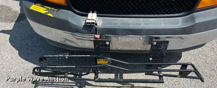 image for item LF9342 2017 Chevrolet Express G4500  shuttle bus