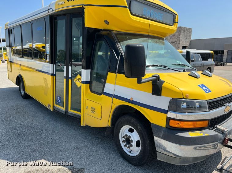 image for item LF9342 2017 Chevrolet Express G4500  shuttle bus