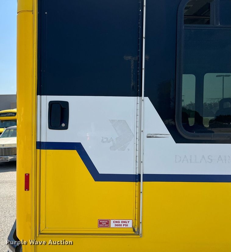 image for item LF9342 2017 Chevrolet Express G4500  shuttle bus