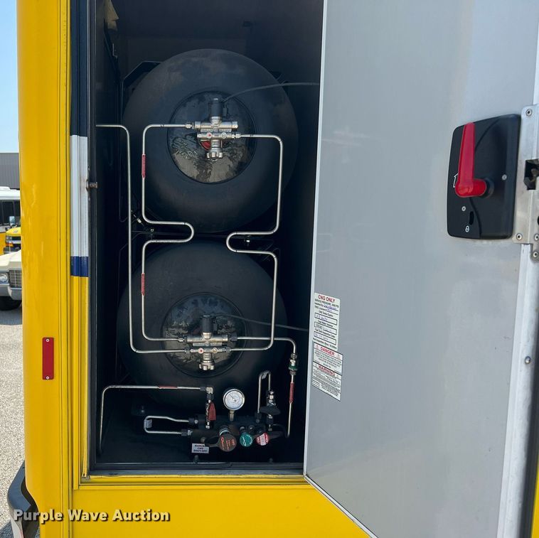 image for item LF9342 2017 Chevrolet Express G4500  shuttle bus