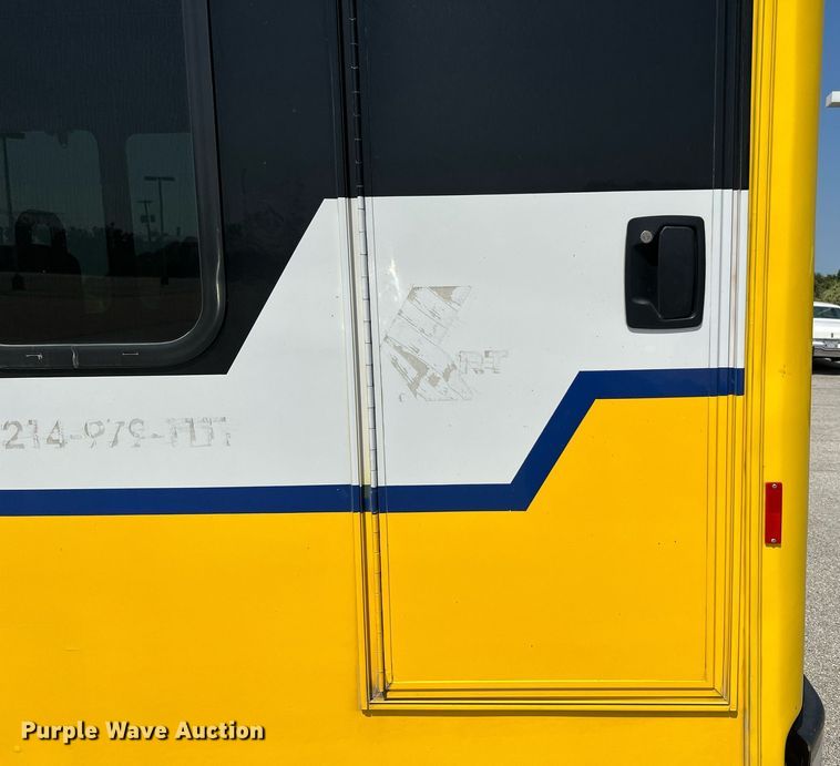 image for item LF9342 2017 Chevrolet Express G4500  shuttle bus