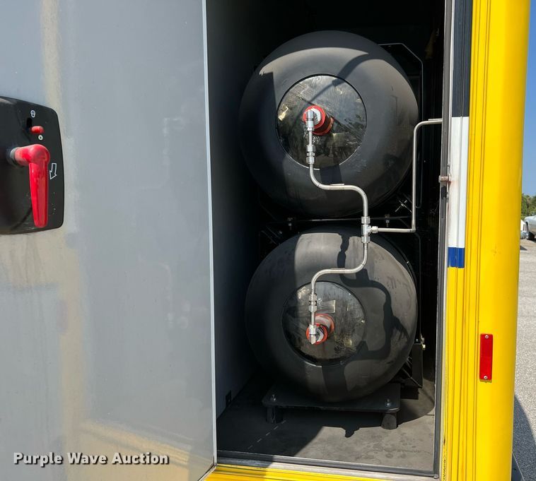 image for item LF9342 2017 Chevrolet Express G4500  shuttle bus