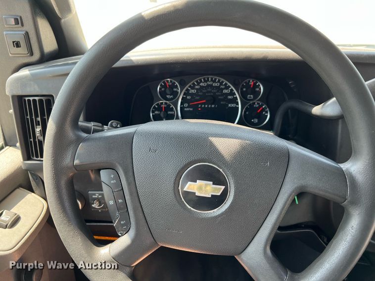 image for item LF9342 2017 Chevrolet Express G4500  shuttle bus