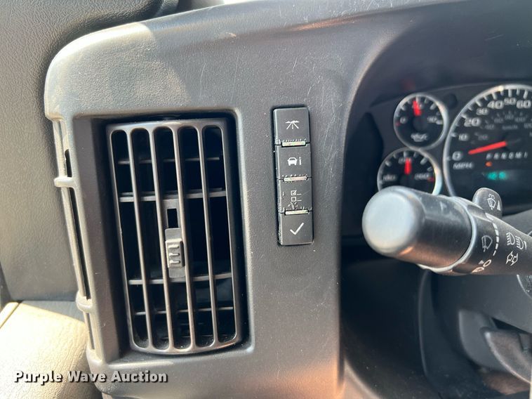 image for item LF9342 2017 Chevrolet Express G4500  shuttle bus