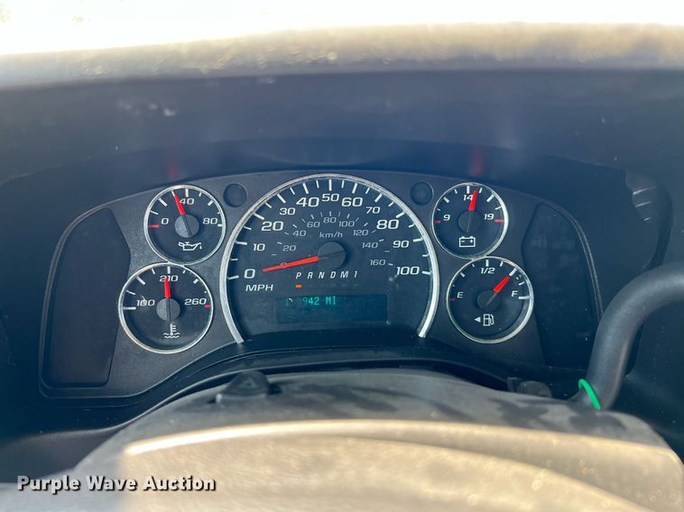 image for item LF9342 2017 Chevrolet Express G4500  shuttle bus