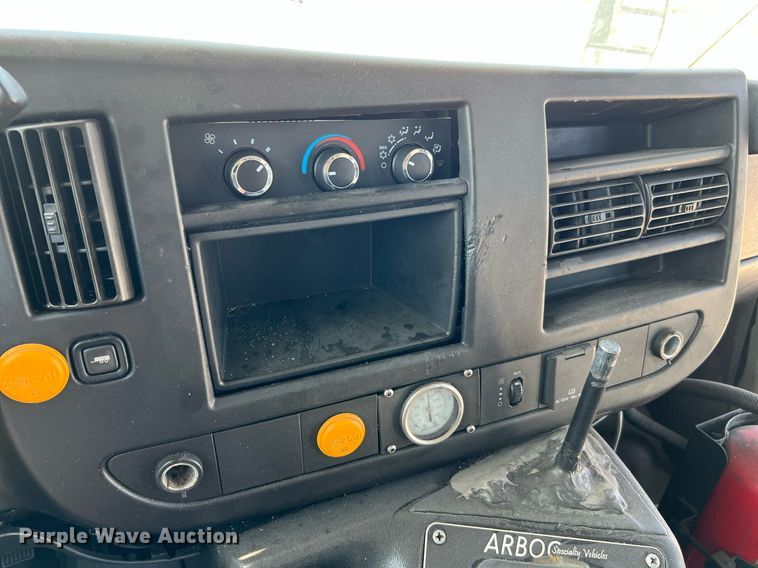 image for item LF9342 2017 Chevrolet Express G4500  shuttle bus