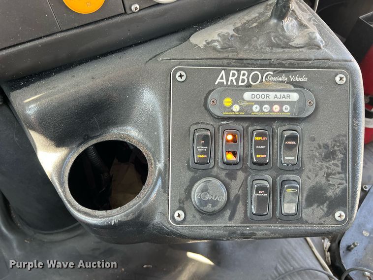 image for item LF9342 2017 Chevrolet Express G4500  shuttle bus