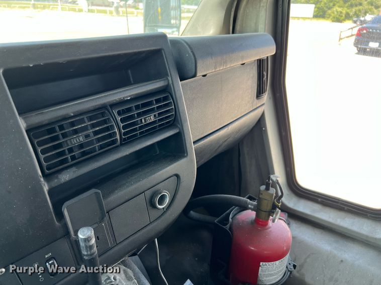 image for item LF9342 2017 Chevrolet Express G4500  shuttle bus