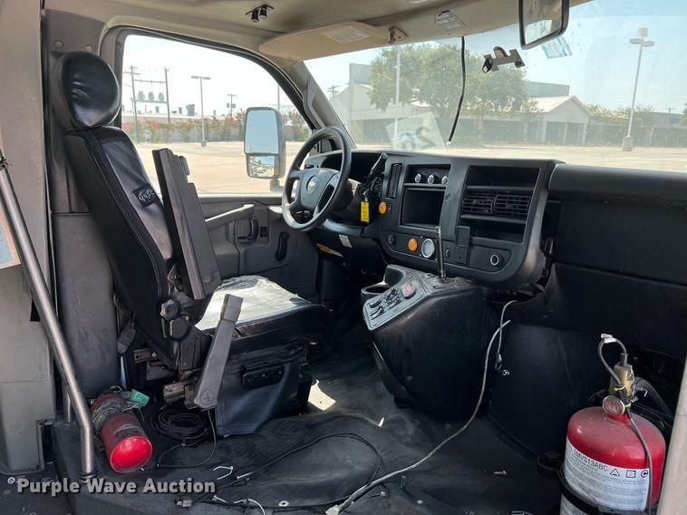 image for item LF9342 2017 Chevrolet Express G4500  shuttle bus