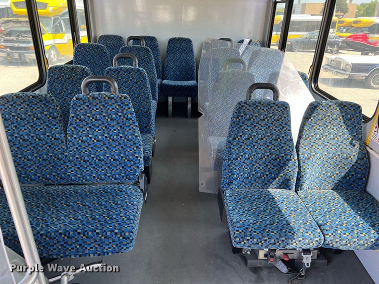 image for item LF9342 2017 Chevrolet Express G4500  shuttle bus