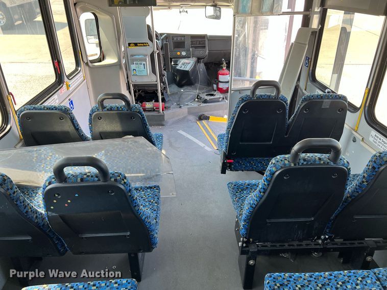 image for item LF9342 2017 Chevrolet Express G4500  shuttle bus