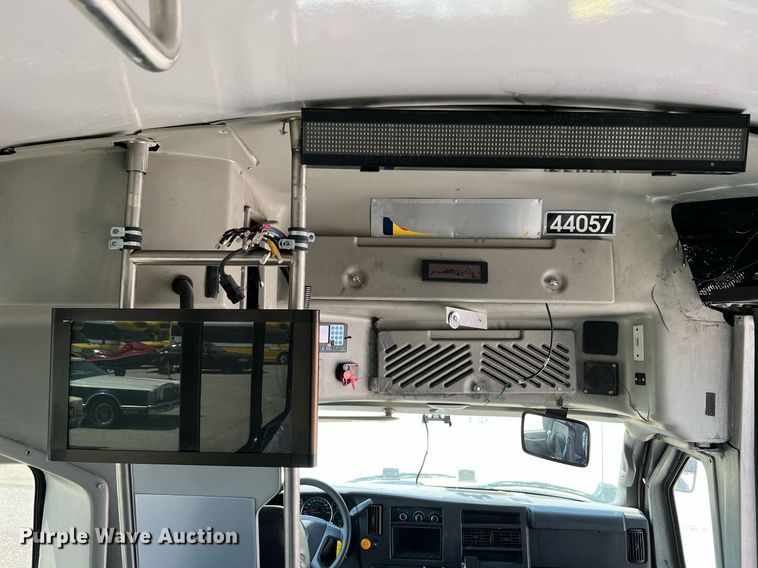 image for item LF9342 2017 Chevrolet Express G4500  shuttle bus