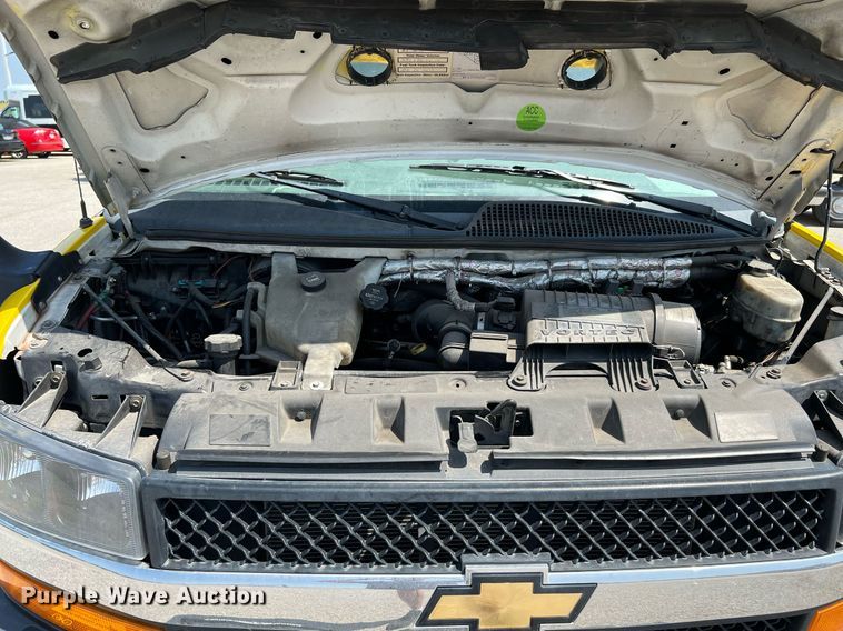 image for item LF9342 2017 Chevrolet Express G4500  shuttle bus