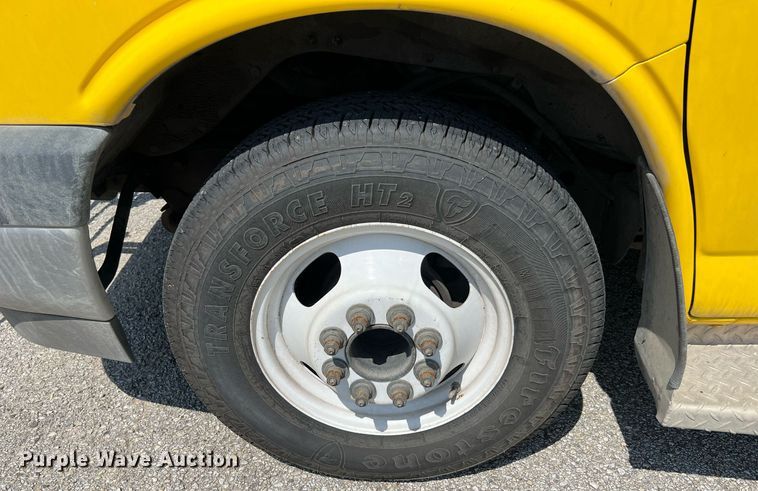 image for item LF9342 2017 Chevrolet Express G4500  shuttle bus