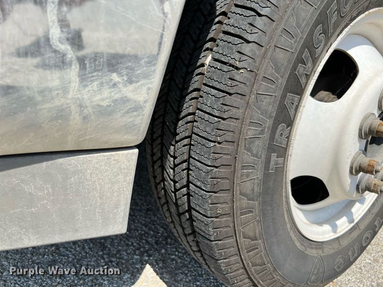 image for item LF9342 2017 Chevrolet Express G4500  shuttle bus