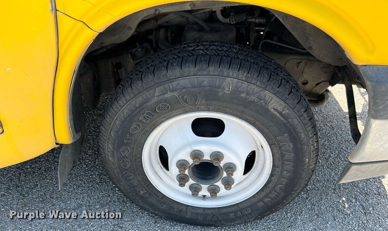 image for item LF9342 2017 Chevrolet Express G4500  shuttle bus