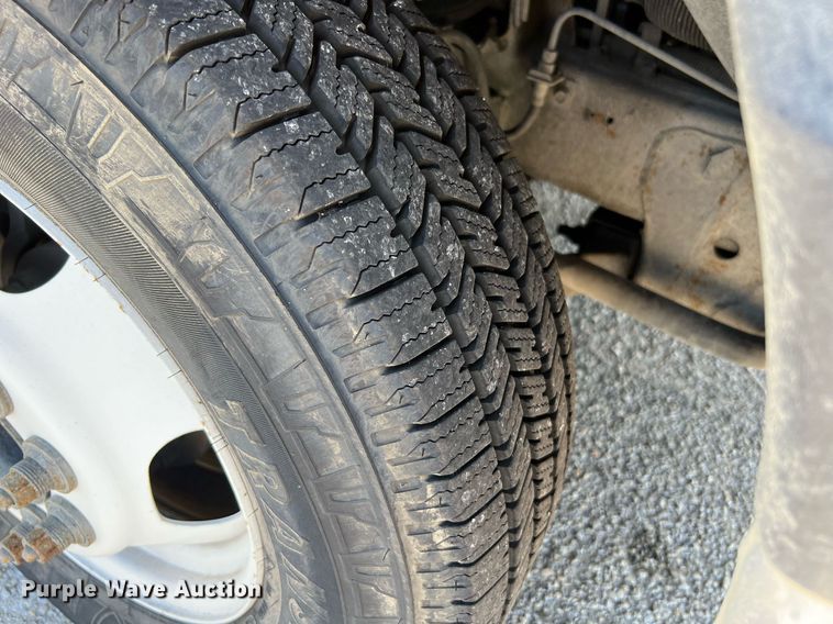 image for item LF9342 2017 Chevrolet Express G4500  shuttle bus