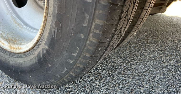 image for item LF9342 2017 Chevrolet Express G4500  shuttle bus