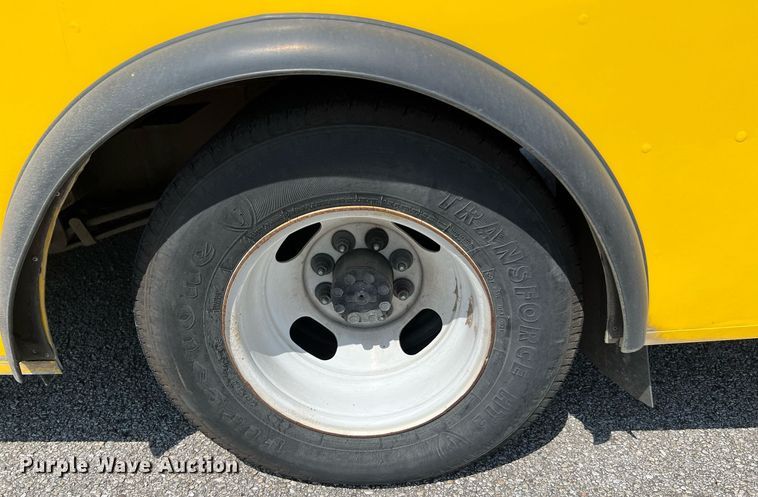 image for item LF9342 2017 Chevrolet Express G4500  shuttle bus