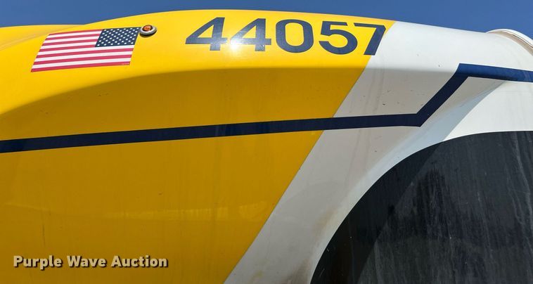 image for item LF9342 2017 Chevrolet Express G4500  shuttle bus