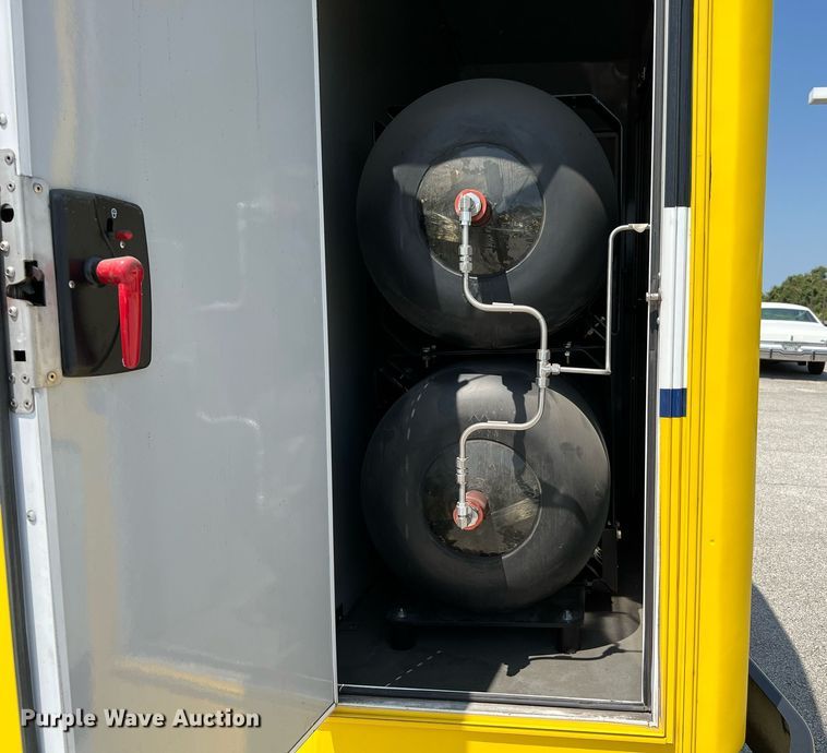 image for item LF9343 2018 Arboc Specialty Vehicles  shuttle bus