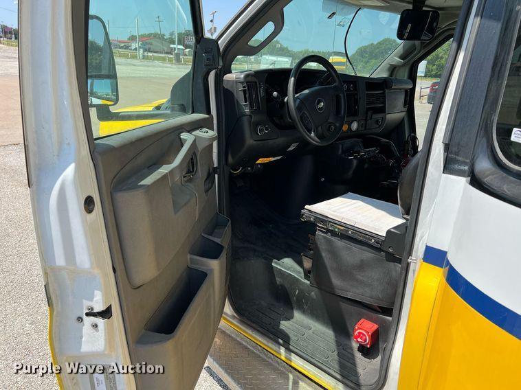 image for item LF9343 2018 Arboc Specialty Vehicles  shuttle bus