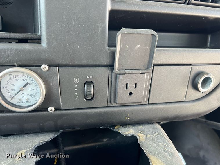 image for item LF9343 2018 Arboc Specialty Vehicles  shuttle bus