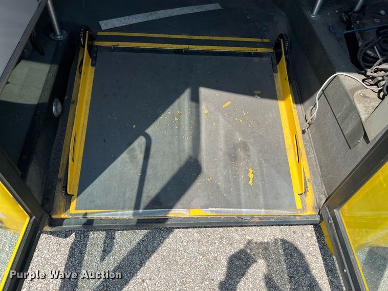 image for item LF9343 2018 Arboc Specialty Vehicles  shuttle bus