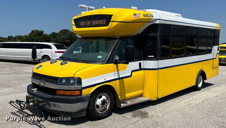 image for item LF9344 2017 Chevrolet Express G4500  shuttle bus