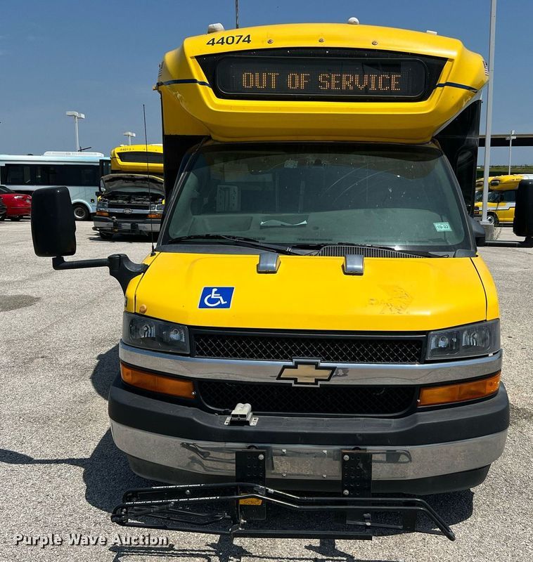 image for item LF9344 2017 Chevrolet Express G4500  shuttle bus