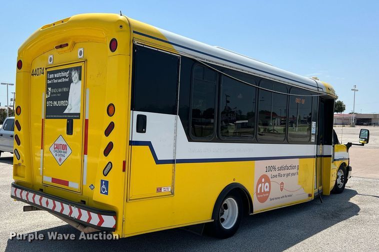 image for item LF9344 2017 Chevrolet Express G4500  shuttle bus