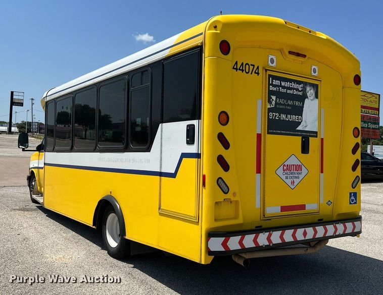 image for item LF9344 2017 Chevrolet Express G4500  shuttle bus