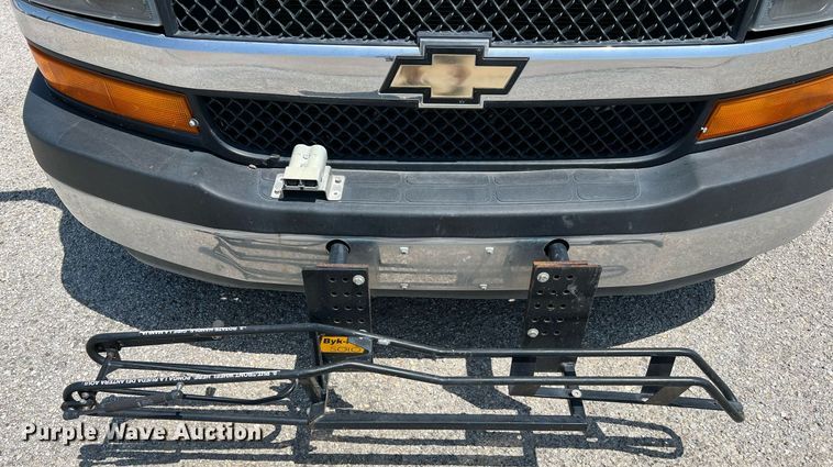 image for item LF9344 2017 Chevrolet Express G4500  shuttle bus