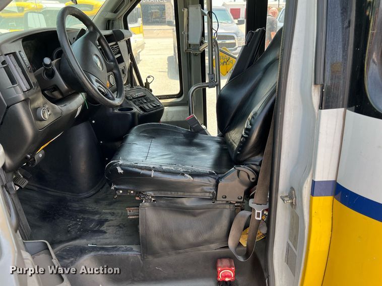 image for item LF9344 2017 Chevrolet Express G4500  shuttle bus