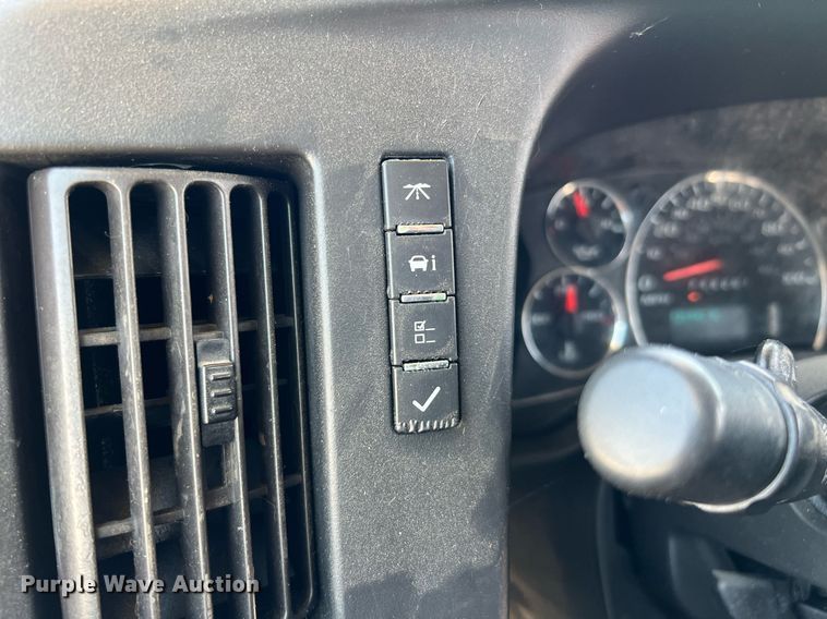 image for item LF9344 2017 Chevrolet Express G4500  shuttle bus