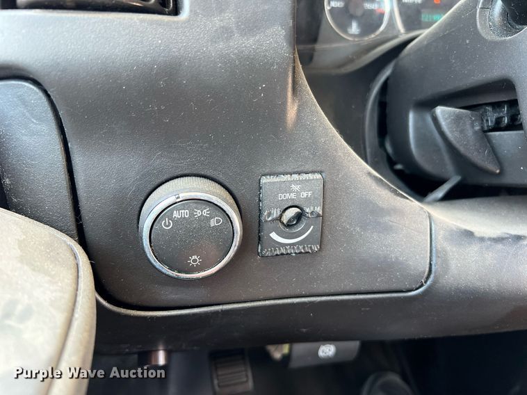 image for item LF9344 2017 Chevrolet Express G4500  shuttle bus