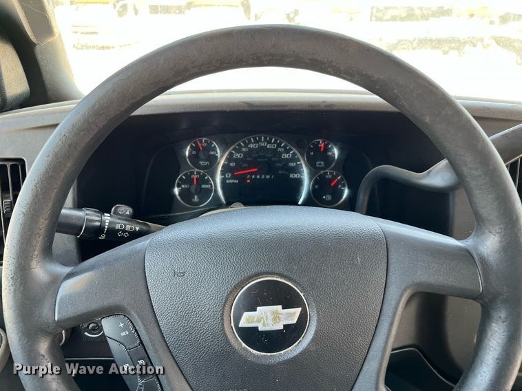 image for item LF9344 2017 Chevrolet Express G4500  shuttle bus