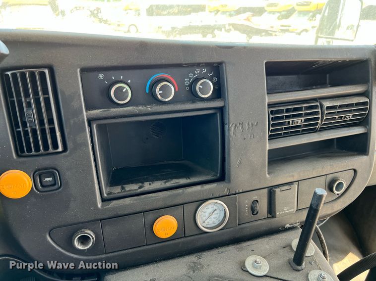 image for item LF9344 2017 Chevrolet Express G4500  shuttle bus