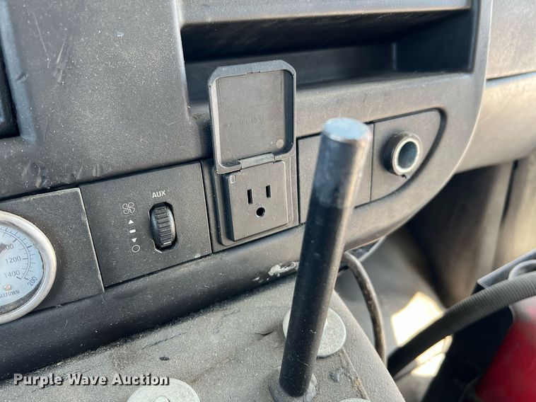 image for item LF9344 2017 Chevrolet Express G4500  shuttle bus