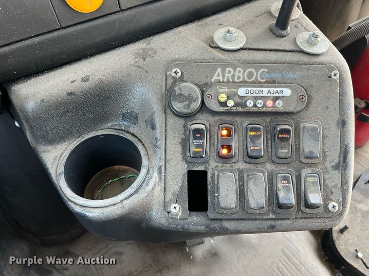 image for item LF9344 2017 Chevrolet Express G4500  shuttle bus